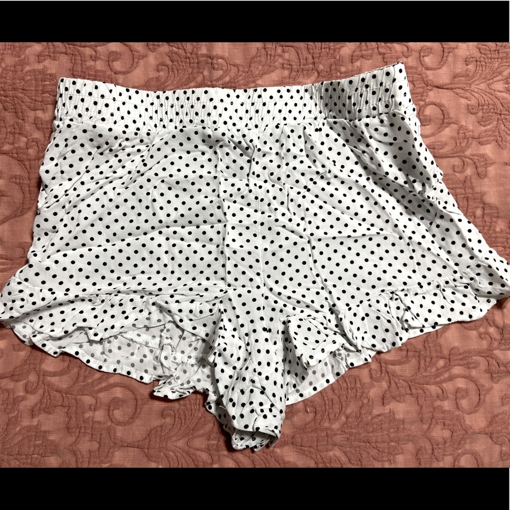 Black & white polka dot ruffle shorts